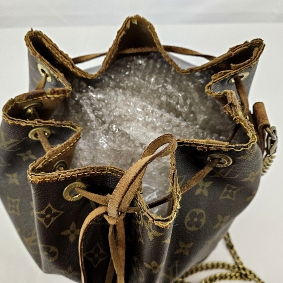 Louis Vuitton Noe Bucket Bag in Monogram Canvas and Leather - Picture 6 of 15